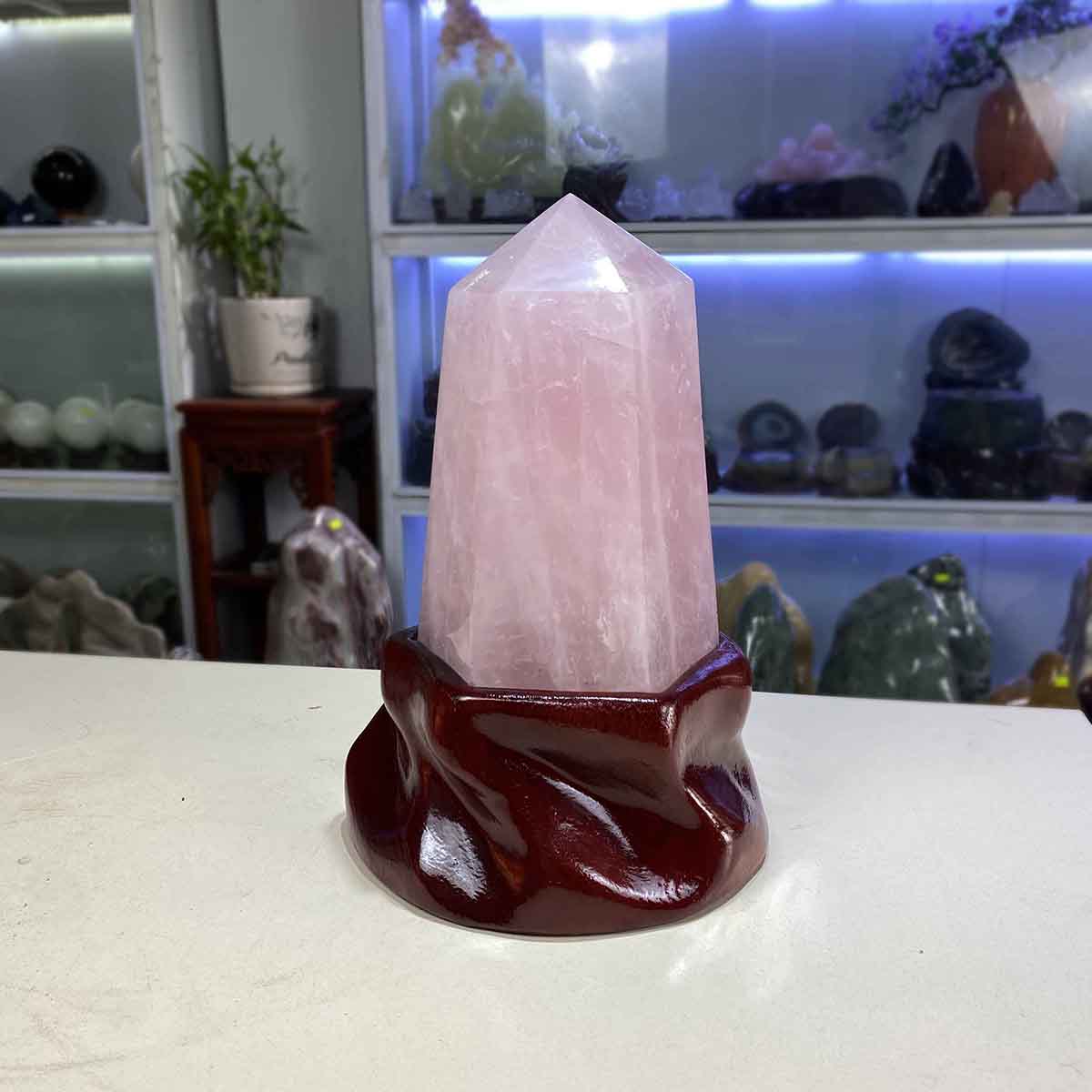 Trụ thạch anh hồng